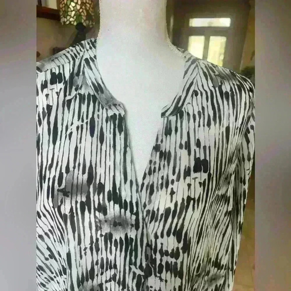 Jessica London blouse size 18. NWOT. Extra button still on tag. Black and white - Picture 6 of 12